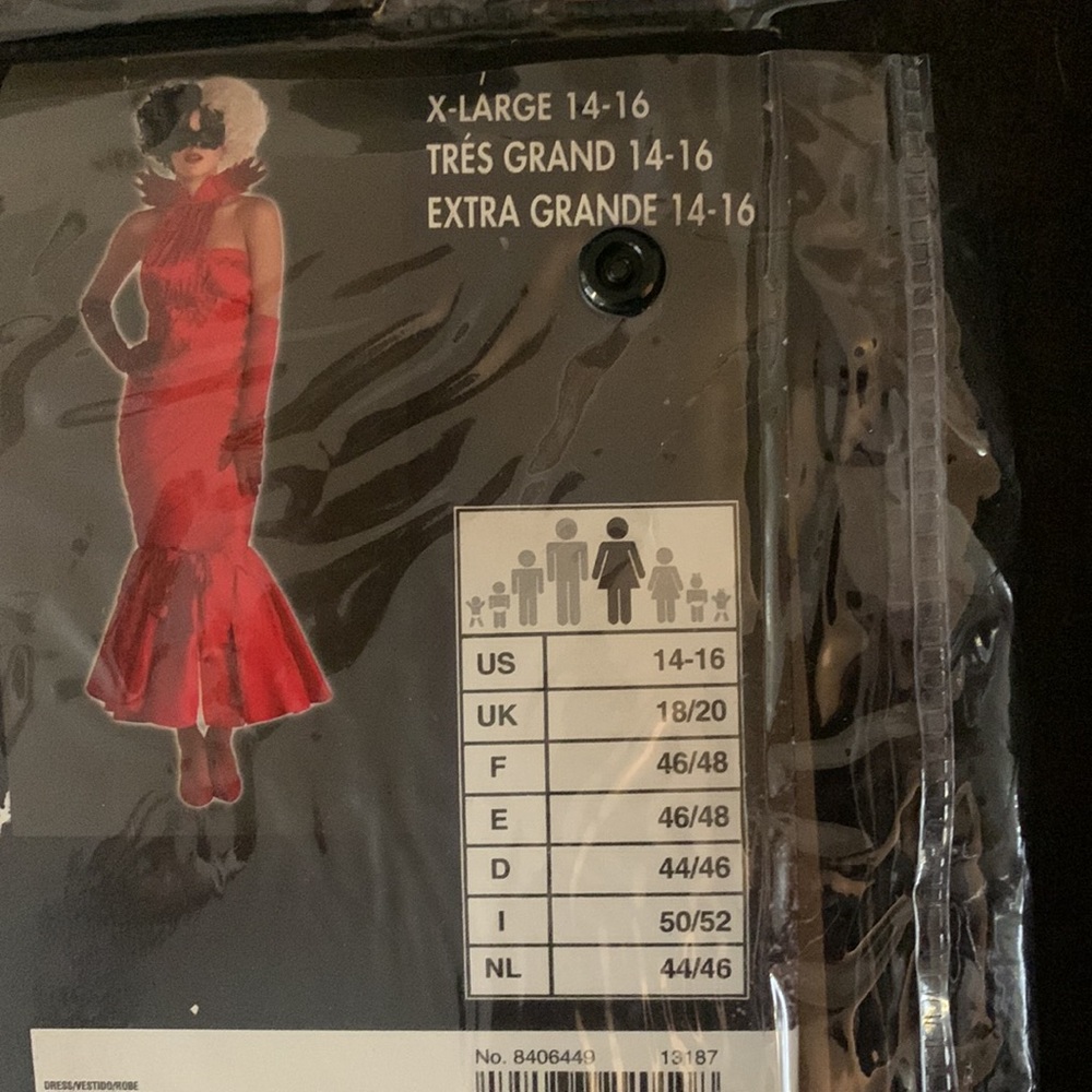 Cruella costume - Picture 4 of 8